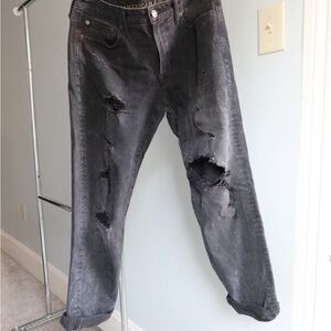 Distressed Black Jeans‎